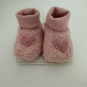 NWT First Steps by Stepping Stones 0-6 Months Pink Heart Knitted Booties